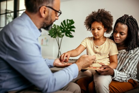 Neuer Psychotherapeut behandelt Kind