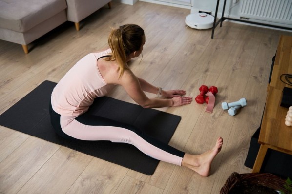 Frau macht yoga