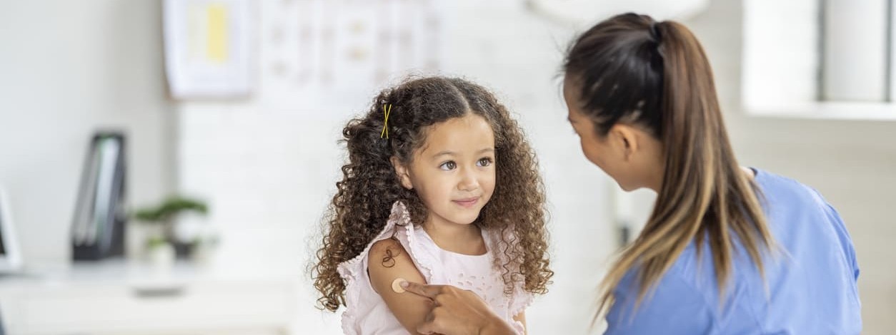 Neue Kinderärztin in Halle behandelt kleines Mädchen